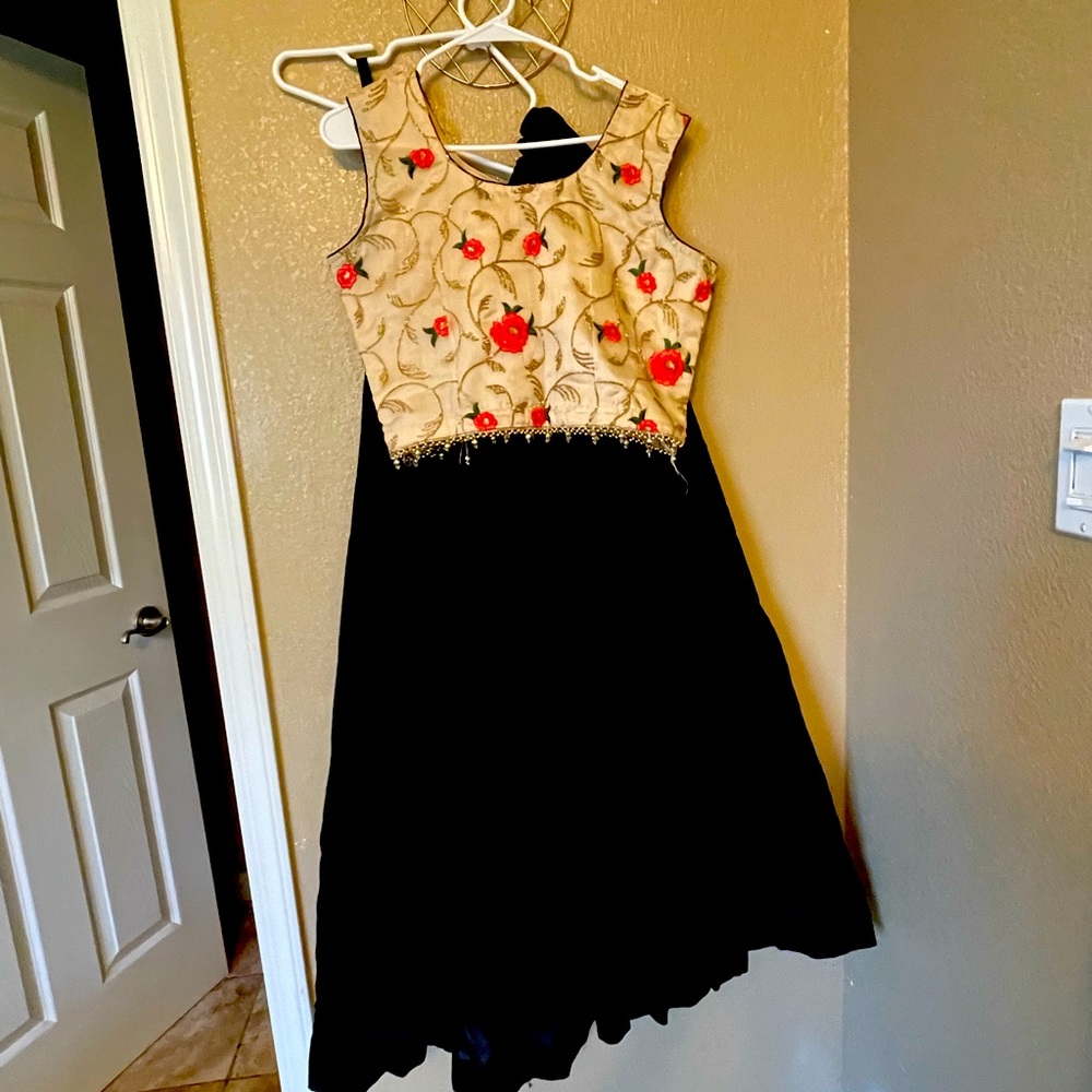 Top nd skirt top large nd medium size both wear this dress